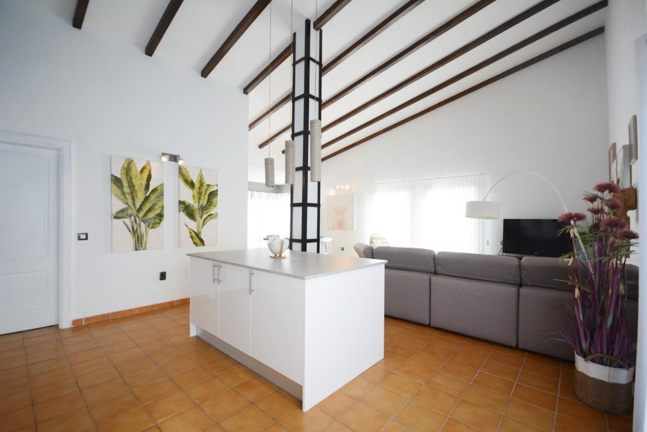 Beautiful Spacious Villa With Private Heated Pool In Lajares Exteriör bild
