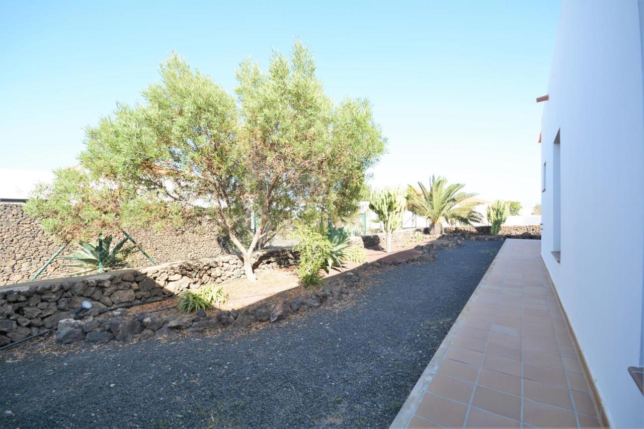 Beautiful Spacious Villa With Private Heated Pool In Lajares Exteriör bild