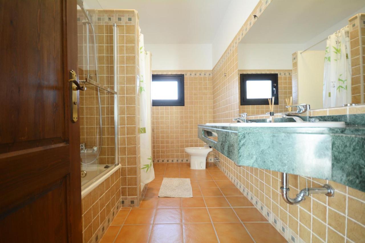 Beautiful Spacious Villa With Private Heated Pool In Lajares Exteriör bild