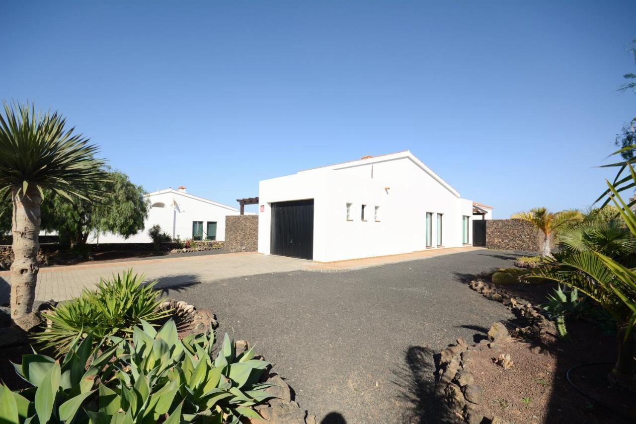Beautiful Spacious Villa With Private Heated Pool In Lajares Exteriör bild