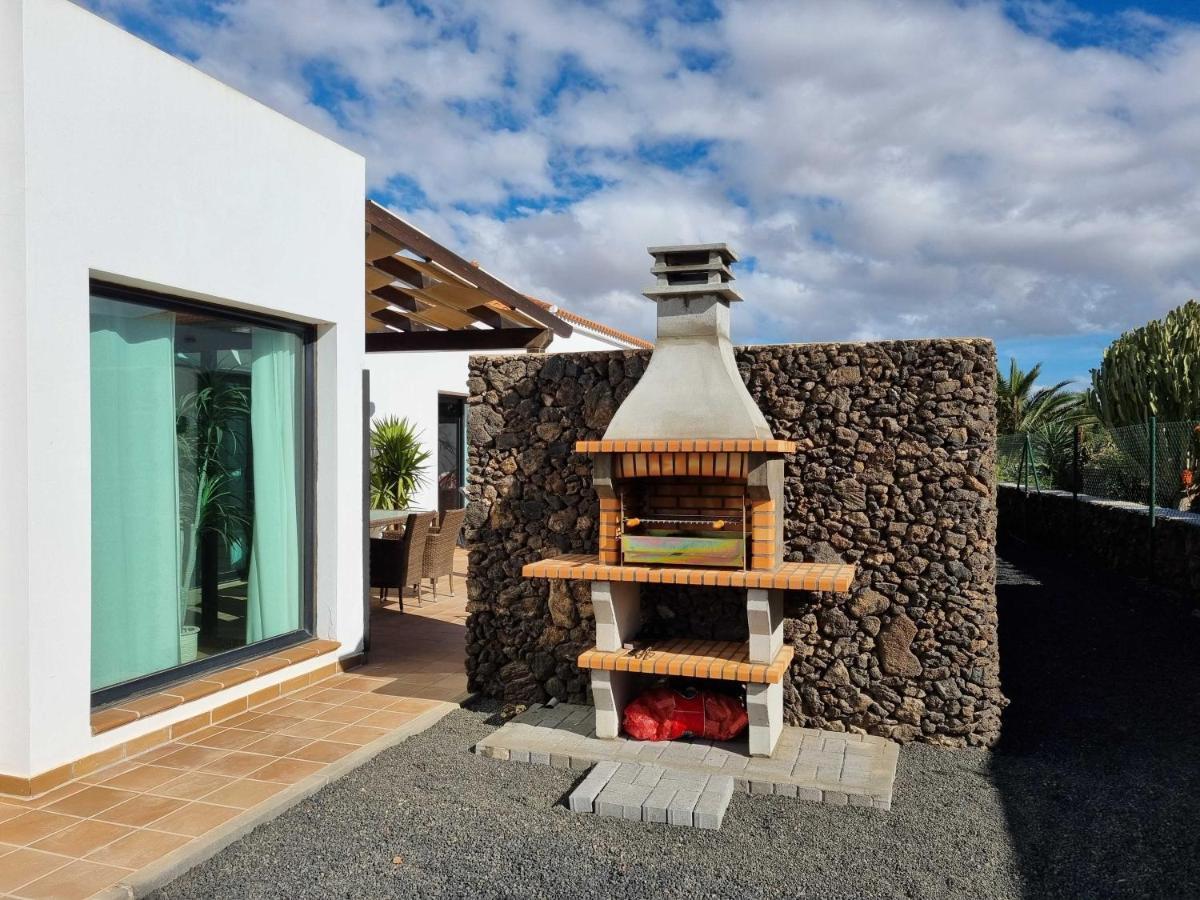 Beautiful Spacious Villa With Private Heated Pool In Lajares Exteriör bild